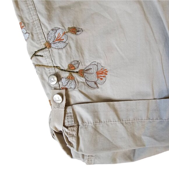 Ice Iceberg Flower Embroidered Cotton Shorts - Picture 4 of 8